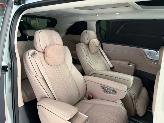 Xpeng X9 — Фото автомобиля 10