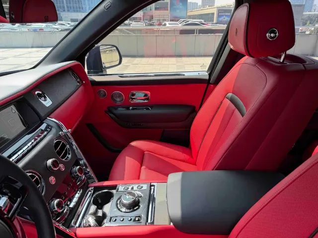 Rolls-Royce Cullinan — Фото автомобиля 13