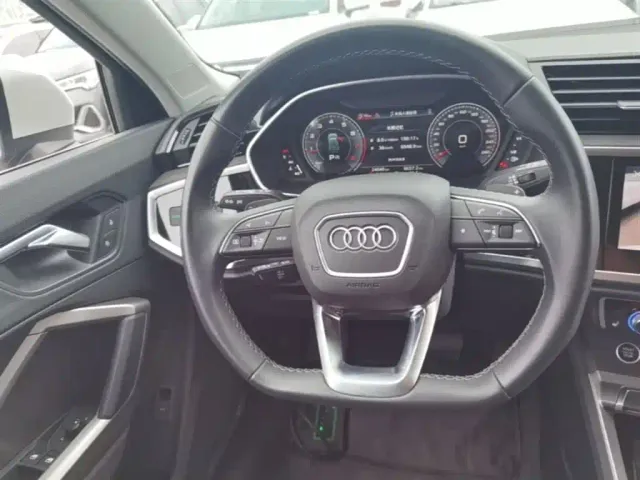 Audi Q3 — Фото автомобиля 10