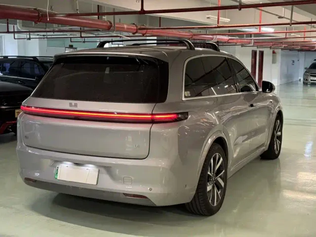 Li Auto L8 — Фото автомобиля 8