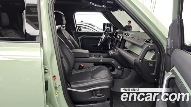 Land Rover Defender — Фото автомобиля 10