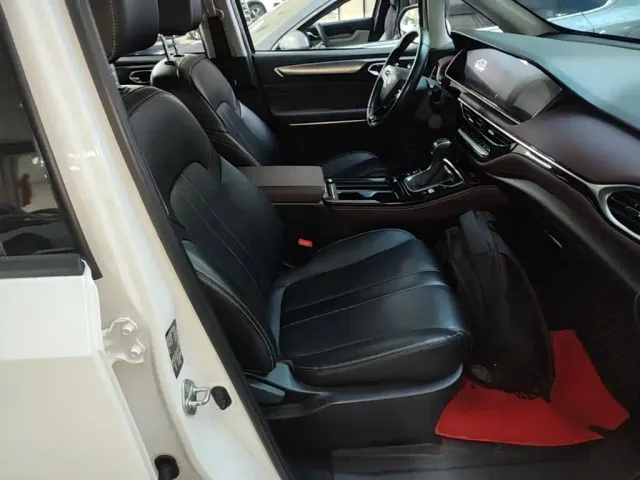 GAC Trumpchi M6 — Фото автомобиля 24