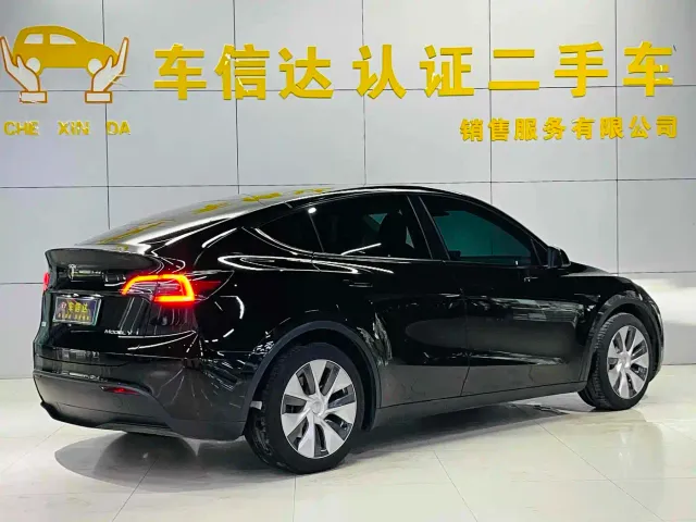 Tesla Model Y — Фото автомобиля 3