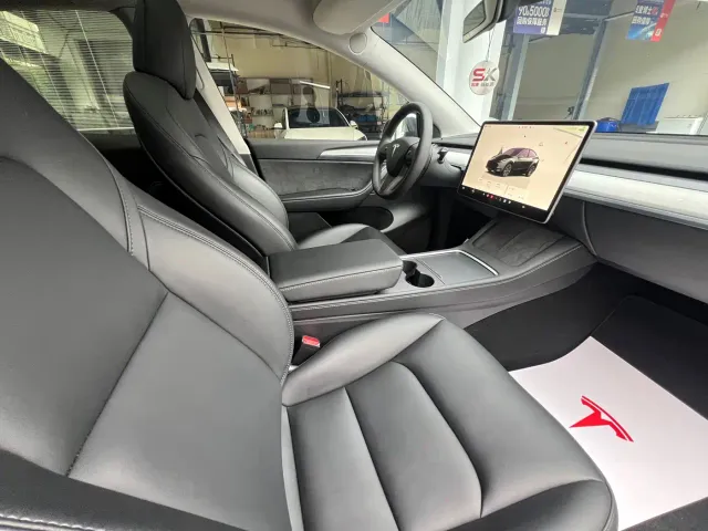 Tesla Model Y — Фото автомобиля 10
