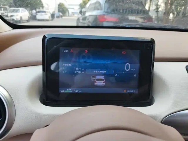 Wuling Hongguang Mini EV — Фото автомобиля 11