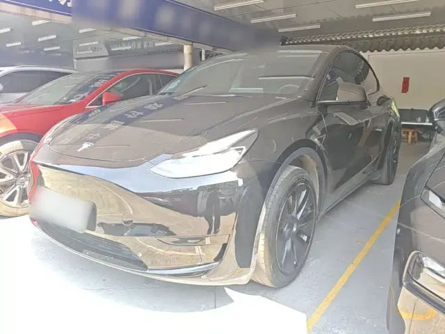 Фотография автомобиля — Tesla Model Y