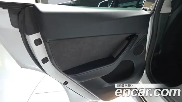Tesla Model Y — Фото автомобиля 25