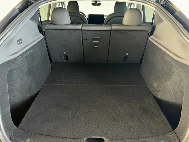Tesla Model Y — Фото автомобиля 10