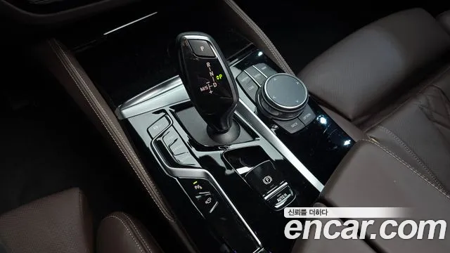 BMW 5 Series G30 — Фото автомобиля 12