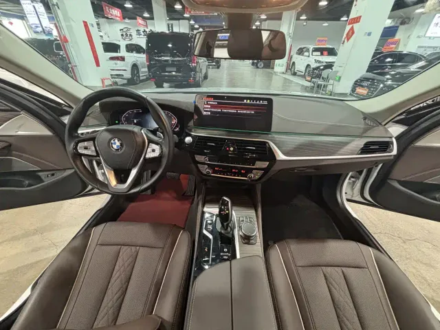 BMW 5 Series — Фото автомобиля 5