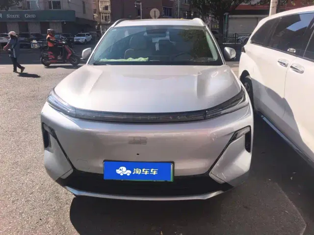 Geely Galaxy Starship 7 EM-i — Фото автомобиля 2