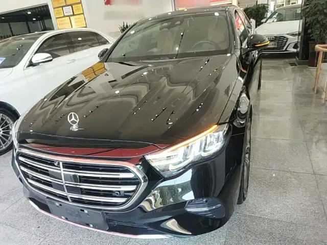 Mercedes-Benz E-Class — Фото автомобиля 2