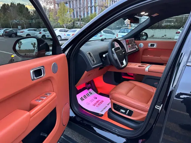 Li Auto L8 — Фото автомобиля 8