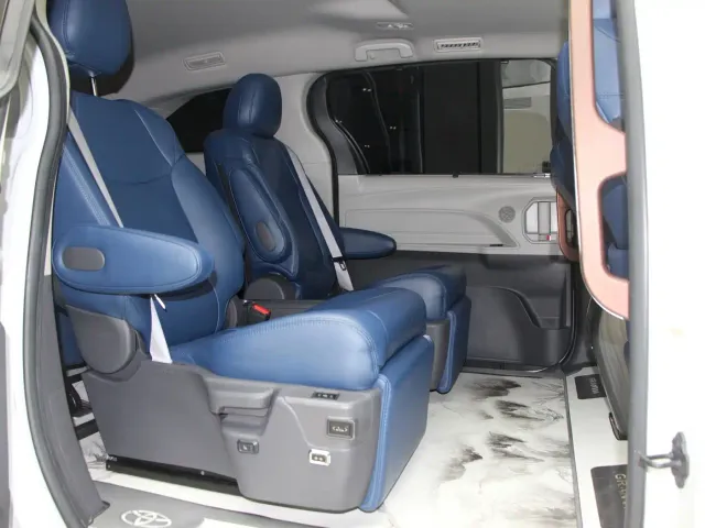 Toyota Sienna — Фото автомобиля 11