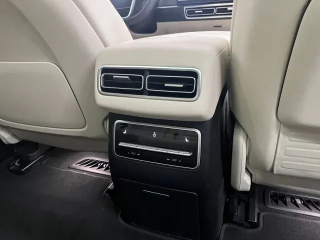 Li Auto L7 — Фото автомобиля 8