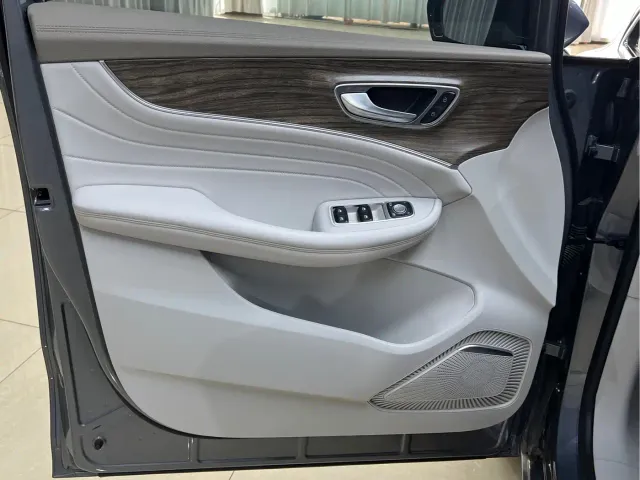 Roewe iMAX8 — Фото автомобиля 8