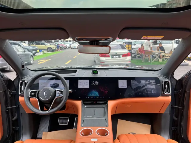Aito M8 — Фото автомобиля 24