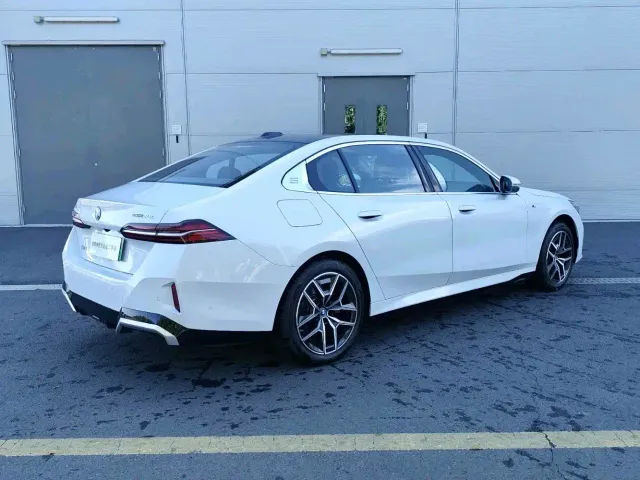 BMW i5 — Фото автомобиля 5