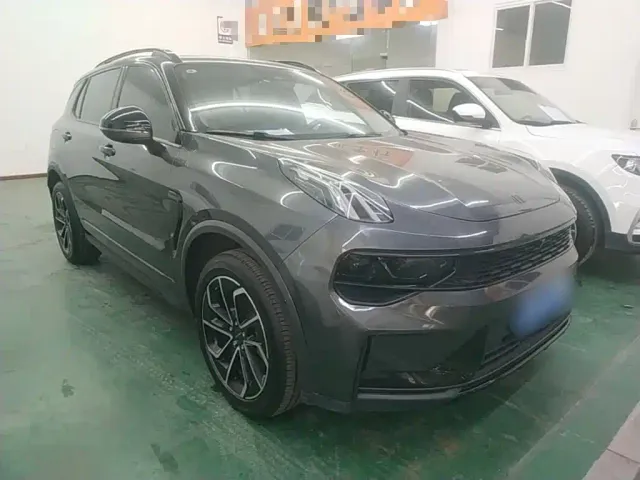 Lynk & Co 01 — Фото автомобиля 3