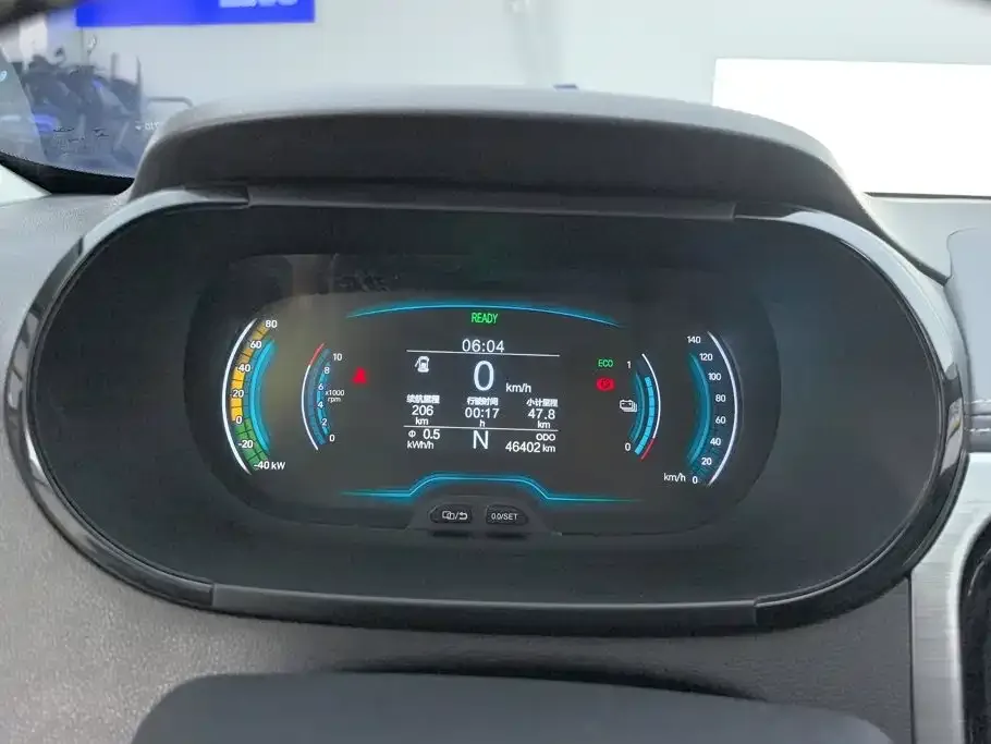 QQ New Energy Little Ant 2022 Facelift Sweet Edition Half Sugar NMC 30.6kWh 30kW 301km — Фото автомобиля 14