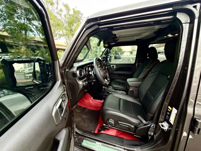 Jeep Wrangler — Фото автомобиля 9