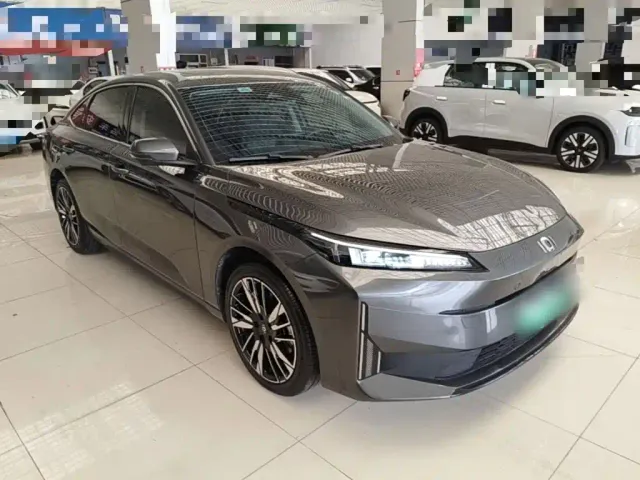 Changan Qiyuan A05 — Фото автомобиля 3