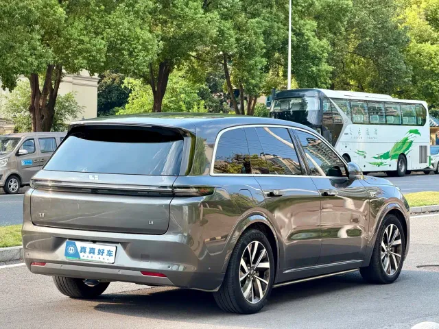 Li Auto L8 — Фото автомобиля 4