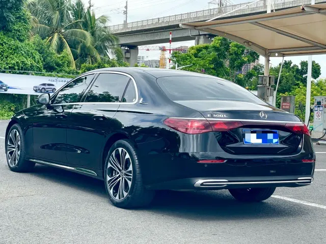 Mercedes-Benz E-Class — Фото автомобиля 9