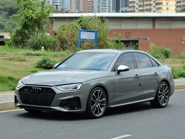 Фотография автомобиля — Audi S4