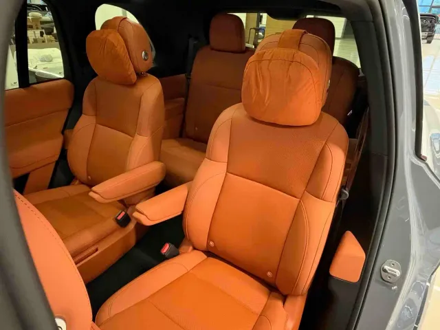 Li Auto L8 — Фото автомобиля 15