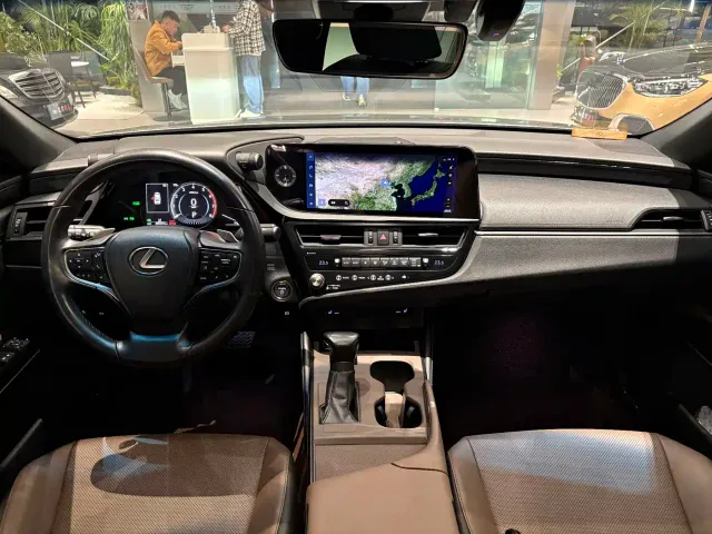 Lexus ES — Фото автомобиля 19