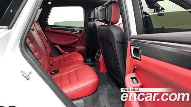Porsche Macan — Фото автомобиля 12