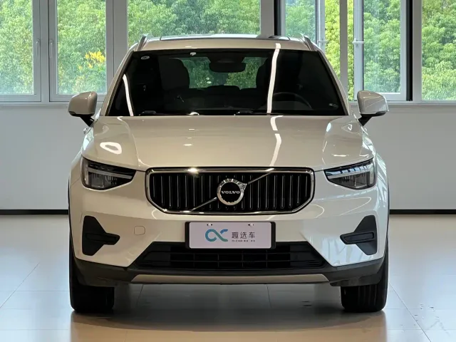 Volvo XC40 — Фото автомобиля 2