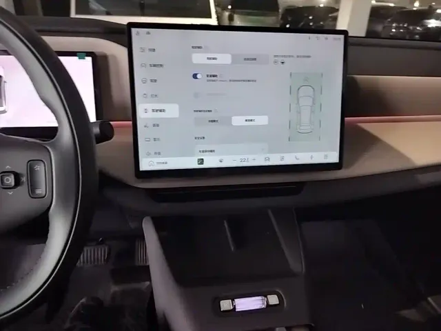 Volvo XC70 Plug-in Hybrid — Фото автомобиля 12