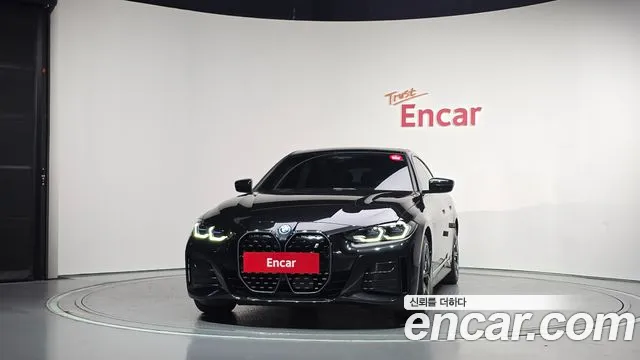 BMW i4 — Фото автомобиля 3