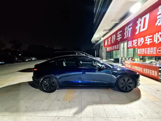 Tesla Model 3 — Фото автомобиля 3