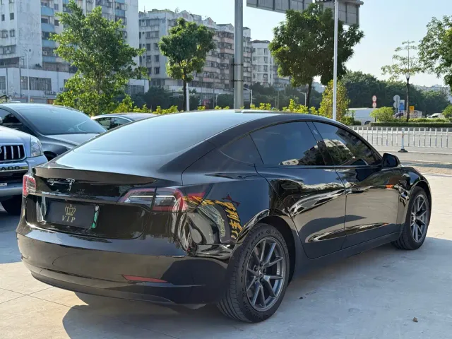 Tesla Model 3 — Фото автомобиля 6