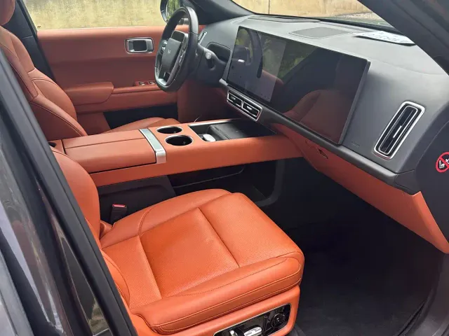 Li Auto L8 — Фото автомобиля 18