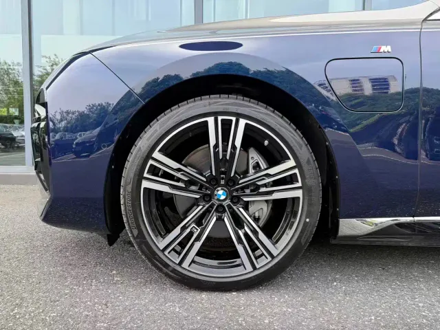 BMW i7 — Фото автомобиля 6
