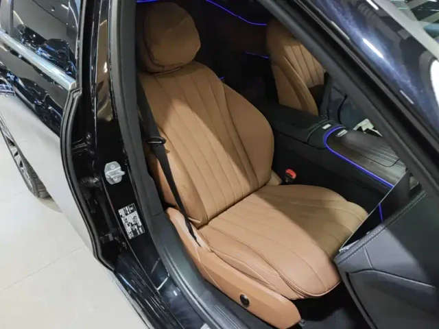 Mercedes-Benz E-Class — Фото автомобиля 24