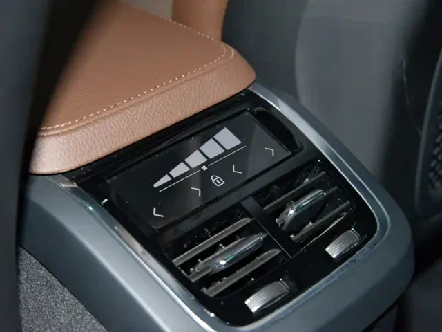 Volvo V90 — Фото автомобиля 11