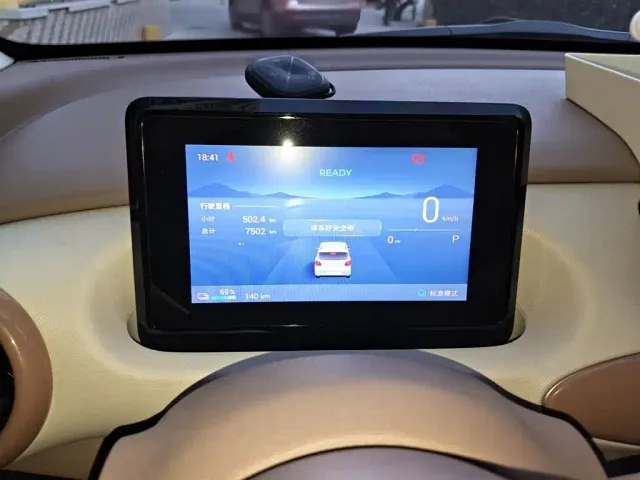 Wuling Hongguang Mini EV — Фото автомобиля 12
