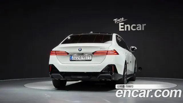 BMW 5-Series — Фото автомобиля 4