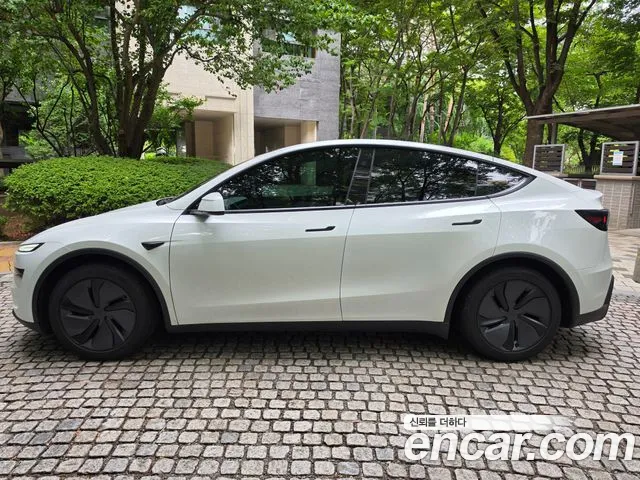 Tesla Model Y — Фото автомобиля 3