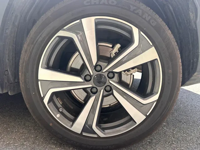 Geely Boyue L — Фото автомобиля 12