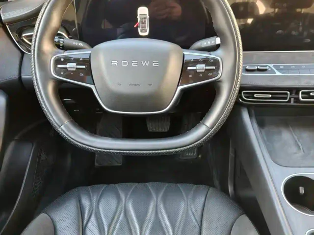 Roewe D7 — Фото автомобиля 8