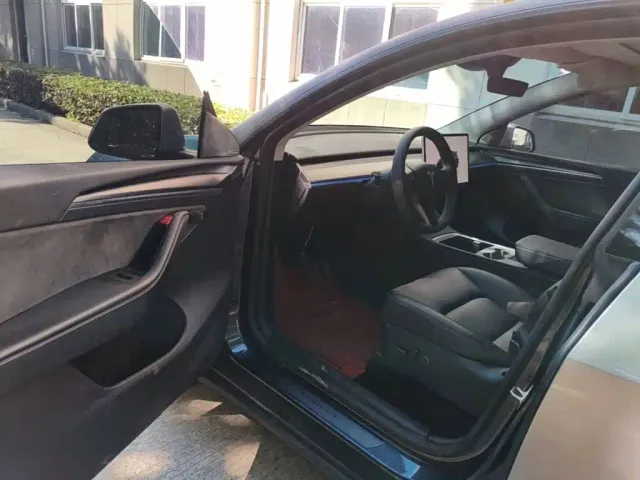 Tesla Model Y — Фото автомобиля 15