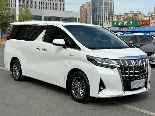 Toyota Alphard — Фото автомобиля 3