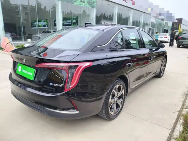 Hongqi E-QM5 — Фото автомобиля 6