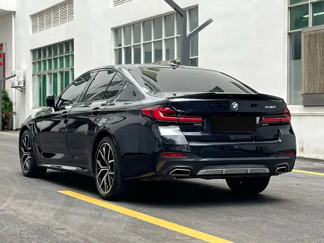 BMW 5 Series — Фото автомобиля 18